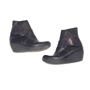 Fly London black wedge Velcro bootie sz 40-preown
